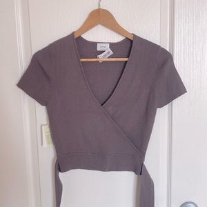 New with tags Aritzia Wilfred All Tied Up sweater in Turner Taupe Size Large